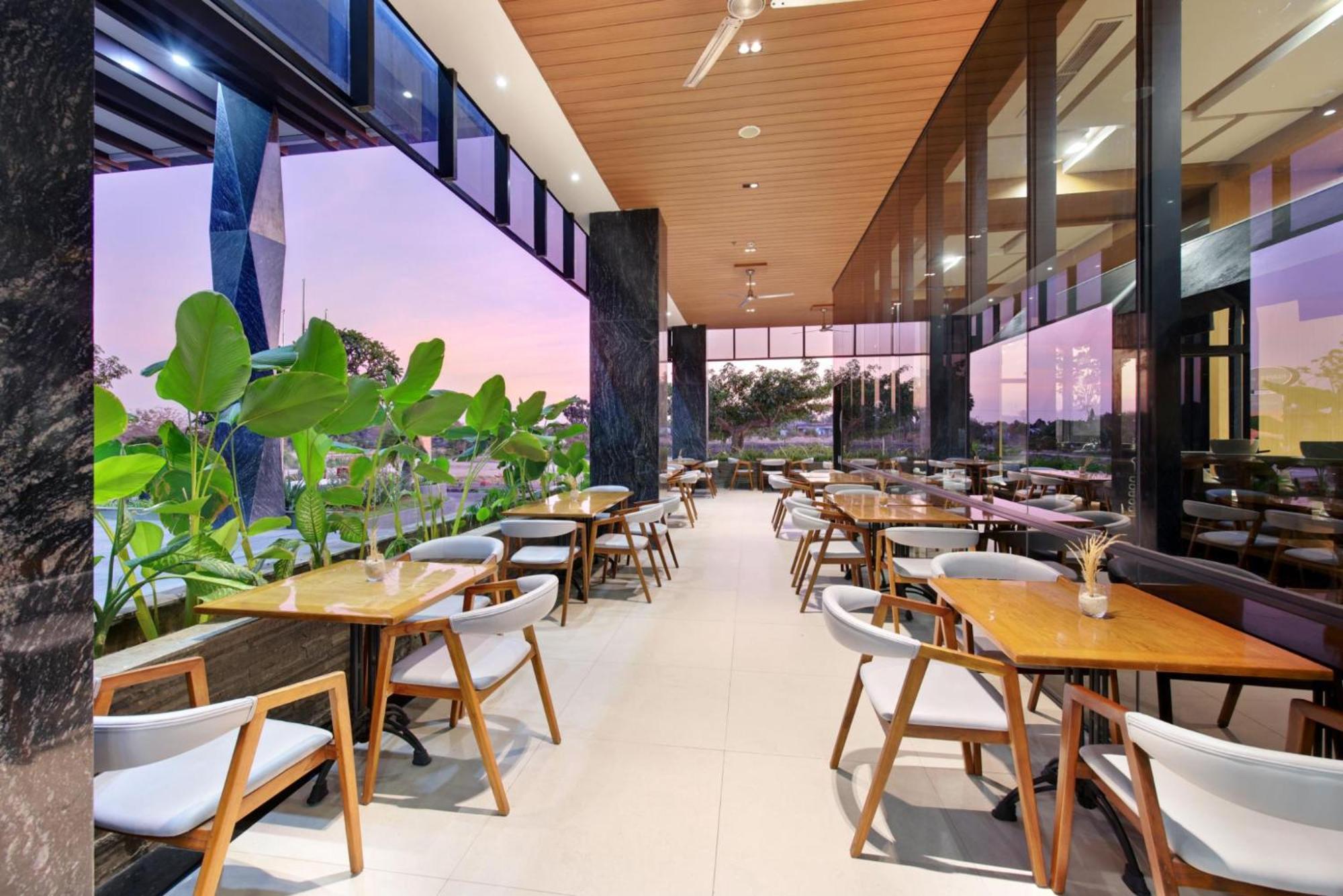 Harper Kupang By Aston Hotel Kültér fotó